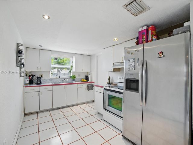 Продажа дома по адресу 6400 Sheridan St - фото 6063289