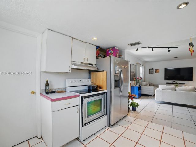 Продажа дома по адресу 6400 Sheridan St - фото 6063290