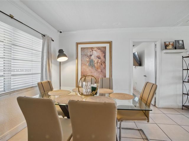 Продажа дома по адресу 6400 Sheridan St - фото 6063292