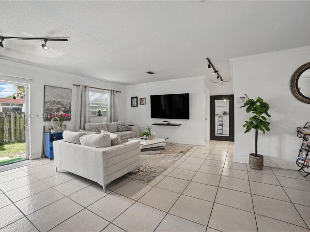 Продажа дома по адресу 6400 Sheridan St - фото 6063294