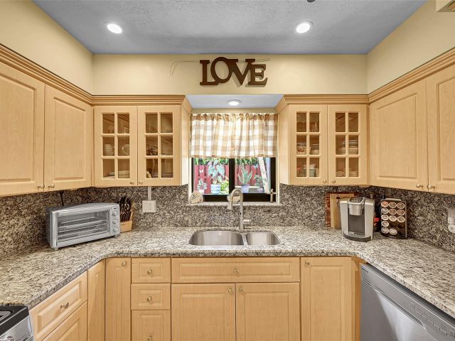 Продажа дома по адресу 420 SE 5th St - фото 6038404