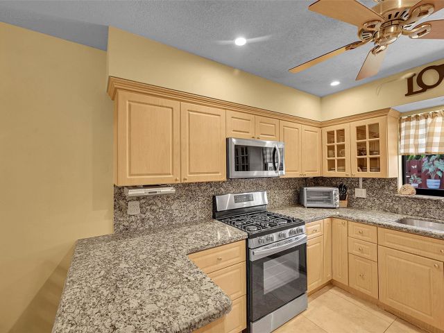 Продажа дома по адресу 420 SE 5th St - фото 6038405