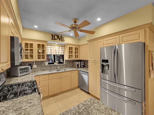 Продажа дома по адресу 420 SE 5th St - фото 6038406