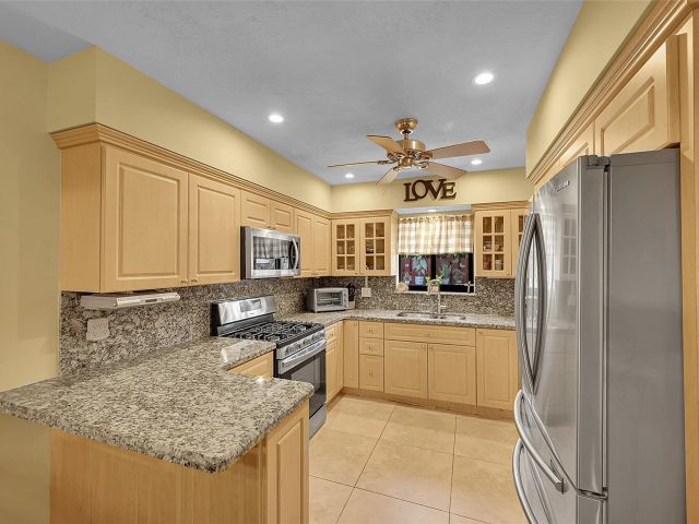 Продажа дома по адресу 420 SE 5th St - фото 6038407