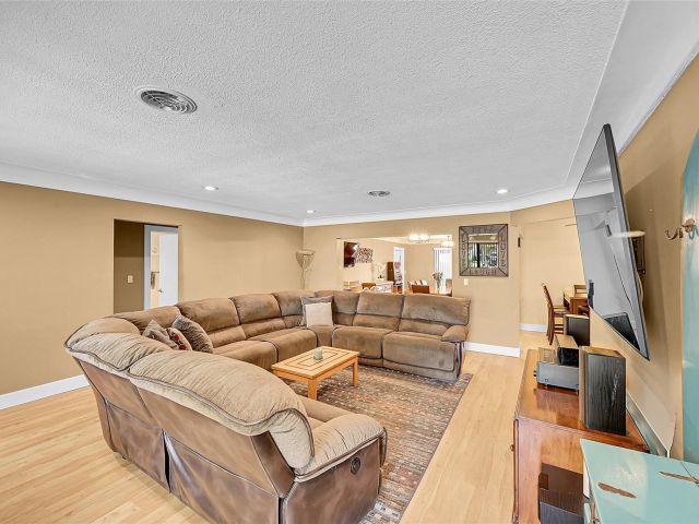 Продажа дома по адресу 420 SE 5th St - фото 6038413