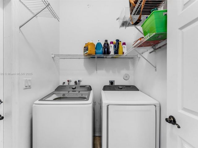 Продажа дома по адресу 2819 Augusta Ln - фото 6025091