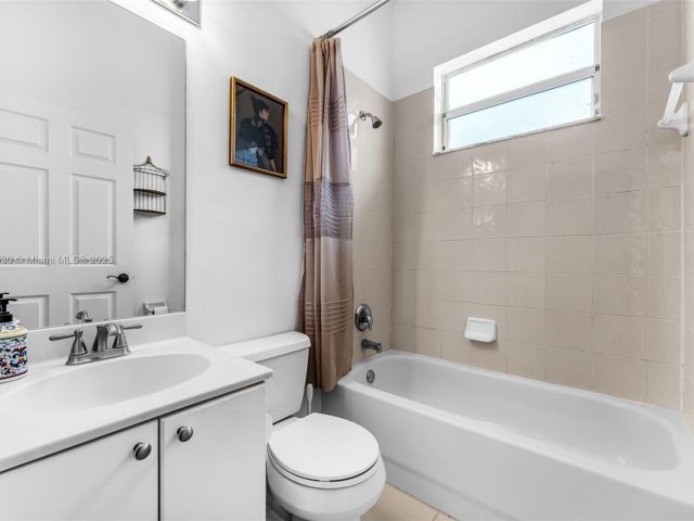 Продажа дома по адресу 2819 Augusta Ln - фото 6025092