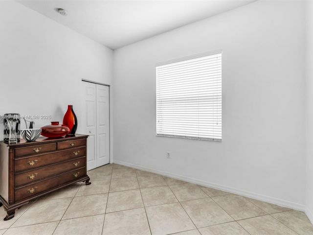 Продажа дома по адресу 2819 Augusta Ln - фото 6025093