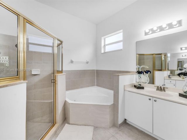 Продажа дома по адресу 2819 Augusta Ln - фото 6025096