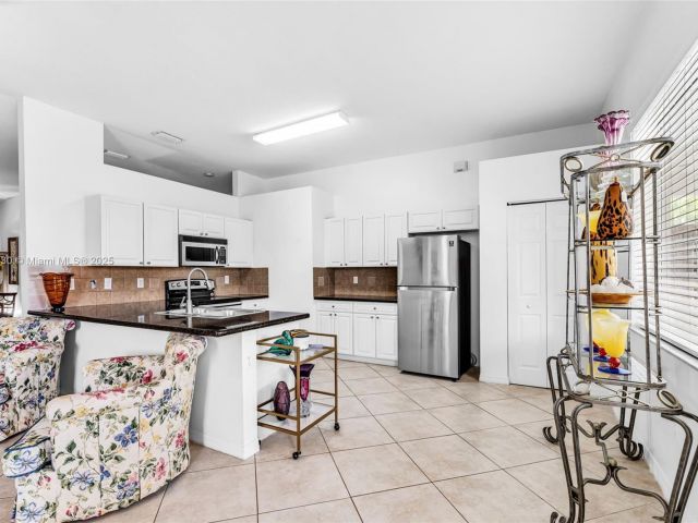 Продажа дома по адресу 2819 Augusta Ln - фото 6025099