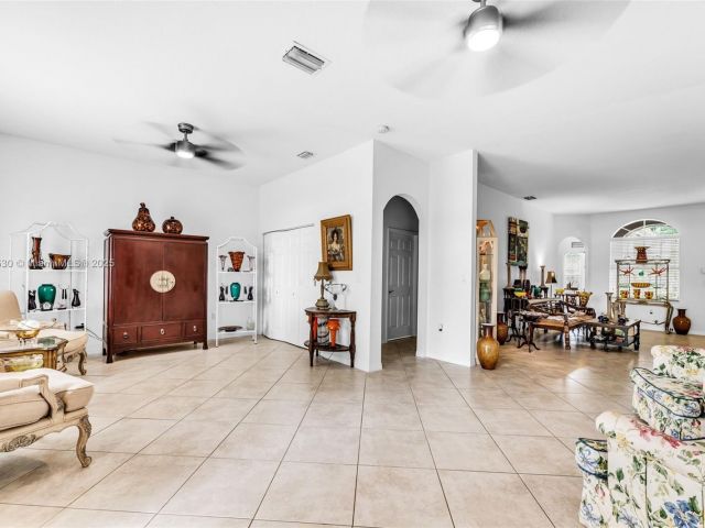 Продажа дома по адресу 2819 Augusta Ln - фото 6025102