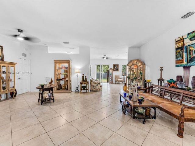 Продажа дома по адресу 2819 Augusta Ln - фото 6025105