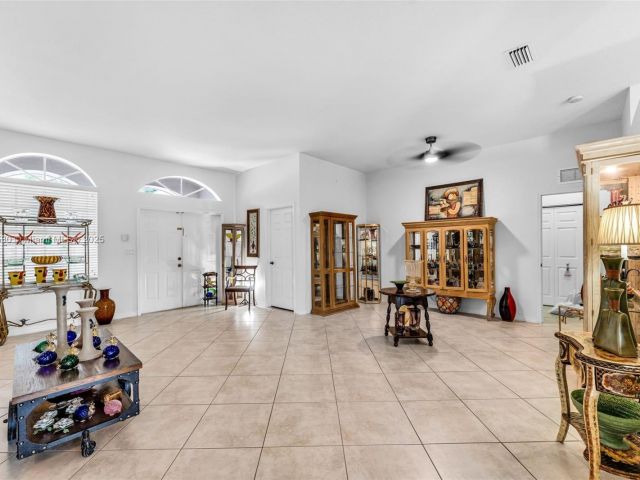 Продажа дома по адресу 2819 Augusta Ln - фото 6025106