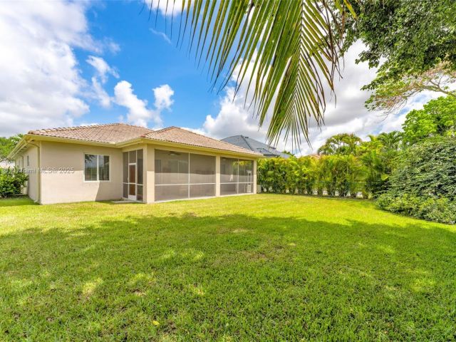 Продажа дома по адресу 2819 Augusta Ln - фото 6025108