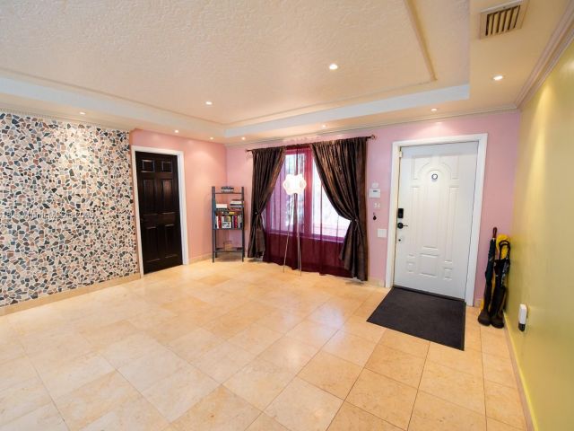 Продажа дома по адресу 16910 NE 8th Ct - фото 6012139