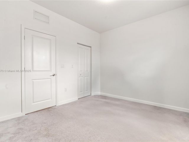 Продажа дома по адресу 12130 NW 23rd Ct - фото 6012713