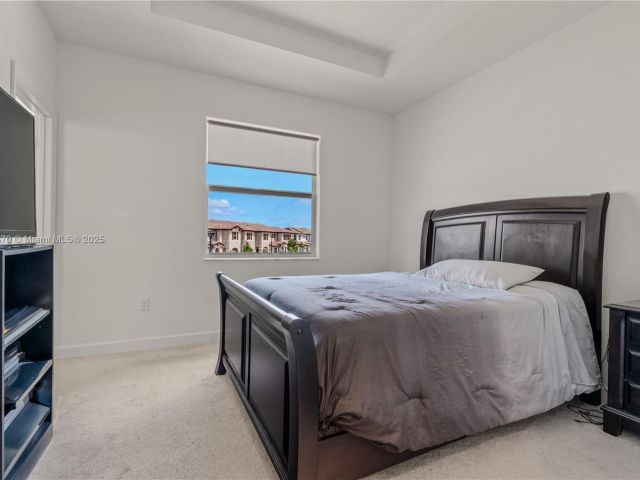 Продажа дома по адресу 12130 NW 23rd Ct - фото 6012716