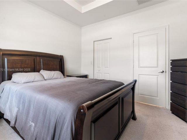 Продажа дома по адресу 12130 NW 23rd Ct - фото 6012717