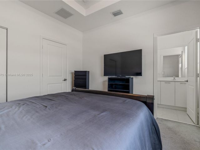 Продажа дома по адресу 12130 NW 23rd Ct - фото 6012718