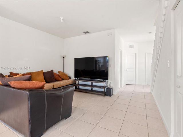 Продажа дома по адресу 12130 NW 23rd Ct - фото 6012719