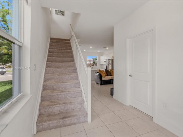 Продажа дома по адресу 12130 NW 23rd Ct - фото 6012721