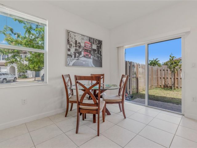 Продажа дома по адресу 12130 NW 23rd Ct - фото 6012723