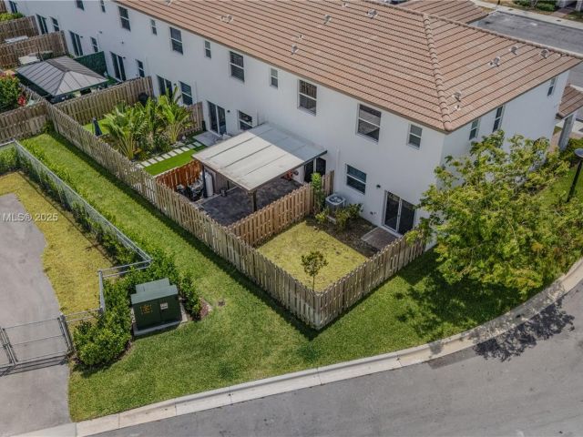 Продажа дома по адресу 12130 NW 23rd Ct - фото 6012727