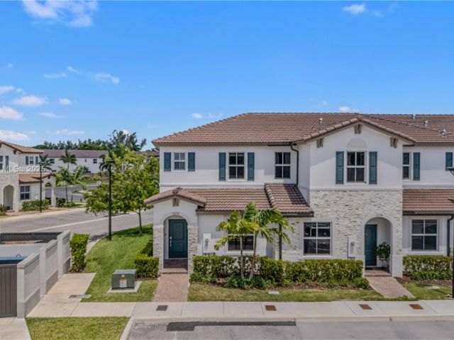 Продажа дома по адресу 12130 NW 23rd Ct - фото 6012730