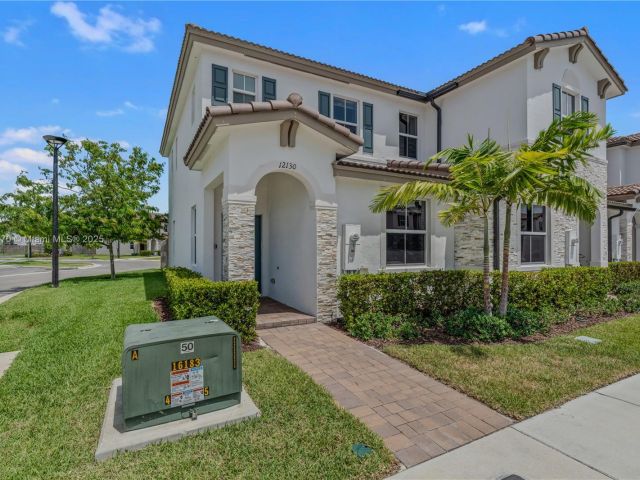 Продажа дома по адресу 12130 NW 23rd Ct - фото 6012731