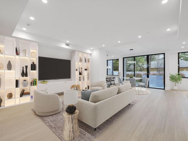 Продажа дома по адресу 408 SE 2nd Street - фото 6631084