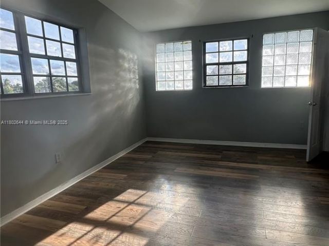 Продажа дома по адресу 18201 NW 5th Ave - фото 6020240