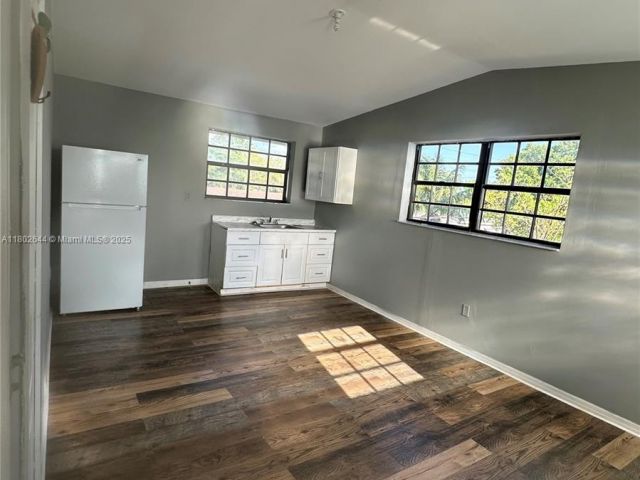 Продажа дома по адресу 18201 NW 5th Ave - фото 6020241