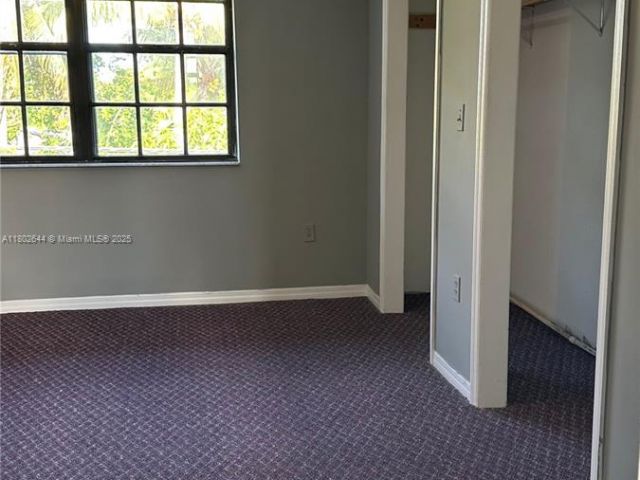 Продажа дома по адресу 18201 NW 5th Ave - фото 6020242