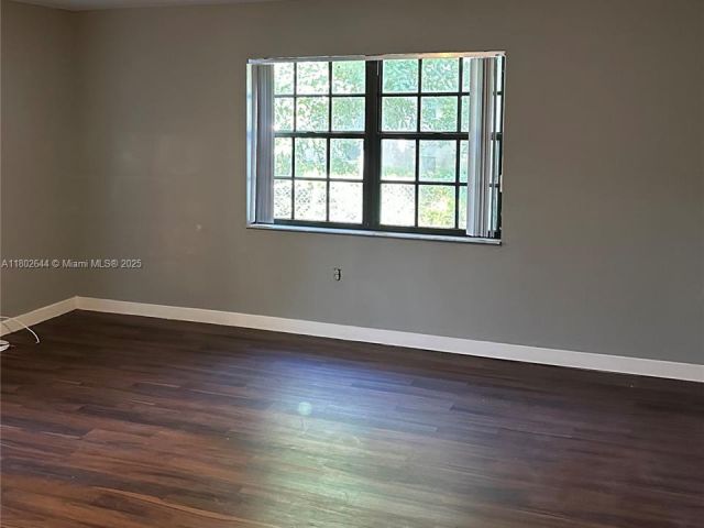 Продажа дома по адресу 18201 NW 5th Ave - фото 6020247