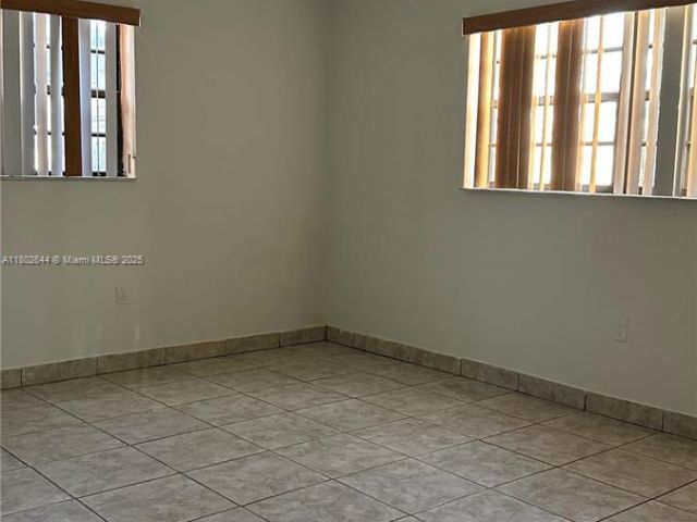 Продажа дома по адресу 18201 NW 5th Ave - фото 6020248