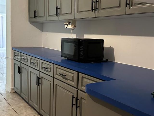 Продажа дома по адресу 18201 NW 5th Ave - фото 6020250