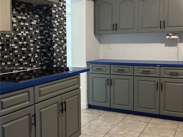 Продажа дома по адресу 18201 NW 5th Ave - фото 6020251