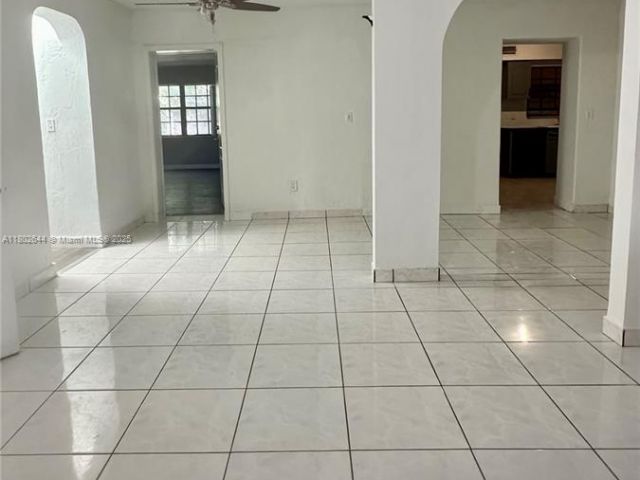 Продажа дома по адресу 18201 NW 5th Ave - фото 6020253