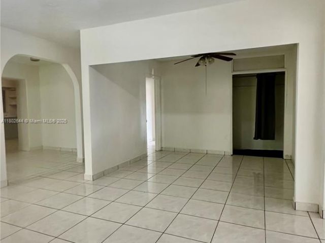 Продажа дома по адресу 18201 NW 5th Ave - фото 6020254