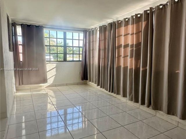 Продажа дома по адресу 18201 NW 5th Ave - фото 6020255