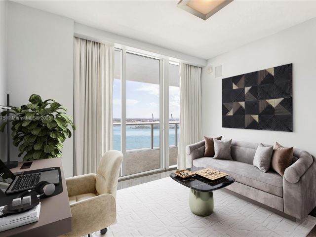 Продажа квартиры #2303 - фото 6037459