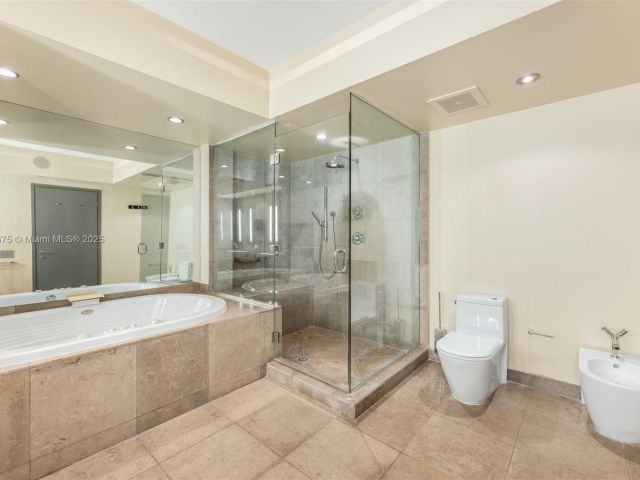 Продажа квартиры #2303 - фото 6037466