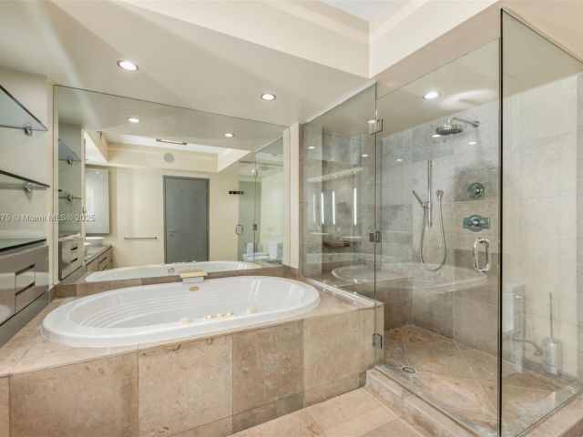 Продажа квартиры #2303 - фото 6037467