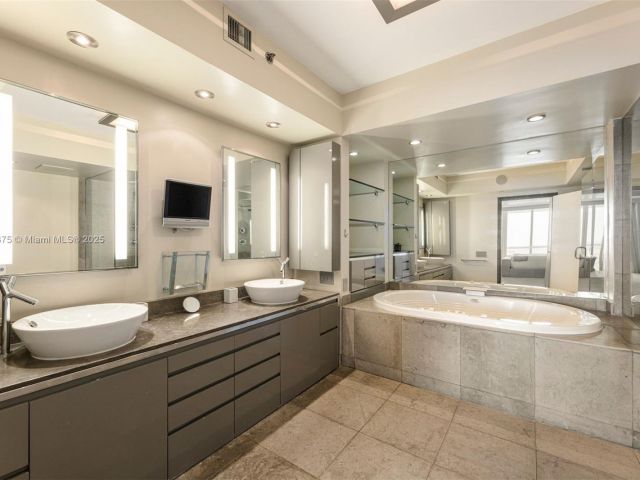 Продажа квартиры #2303 - фото 6037469