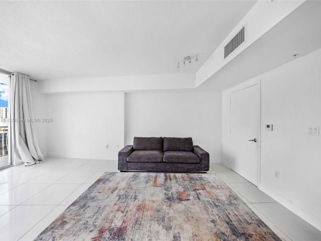 Продажа квартиры #3308 - фото 7436945