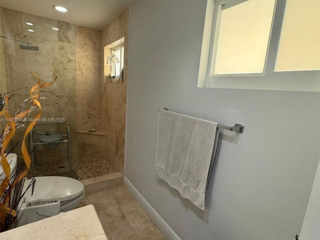 Продажа дома по адресу 111 SW 24th Ave - фото 6025242