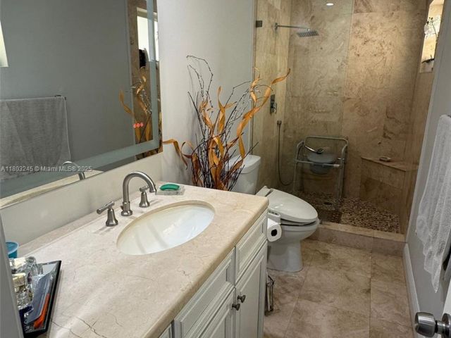 Продажа дома по адресу 111 SW 24th Ave - фото 6025243