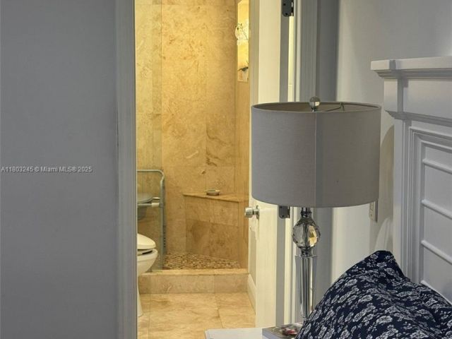 Продажа дома по адресу 111 SW 24th Ave - фото 6025244