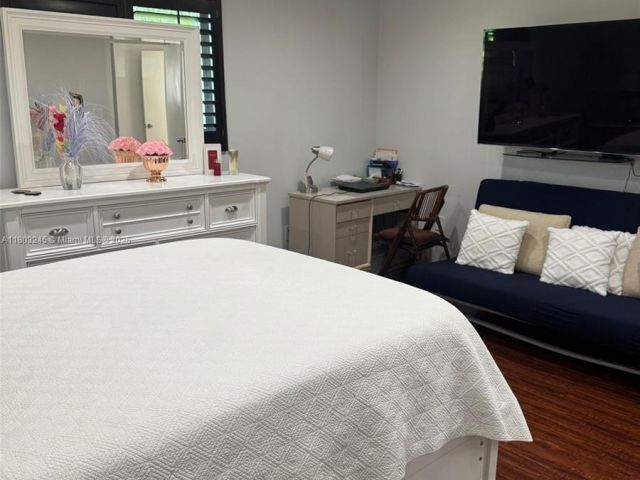 Продажа дома по адресу 111 SW 24th Ave - фото 6025247