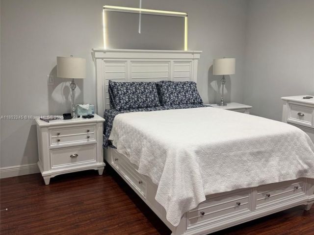 Продажа дома по адресу 111 SW 24th Ave - фото 6025248